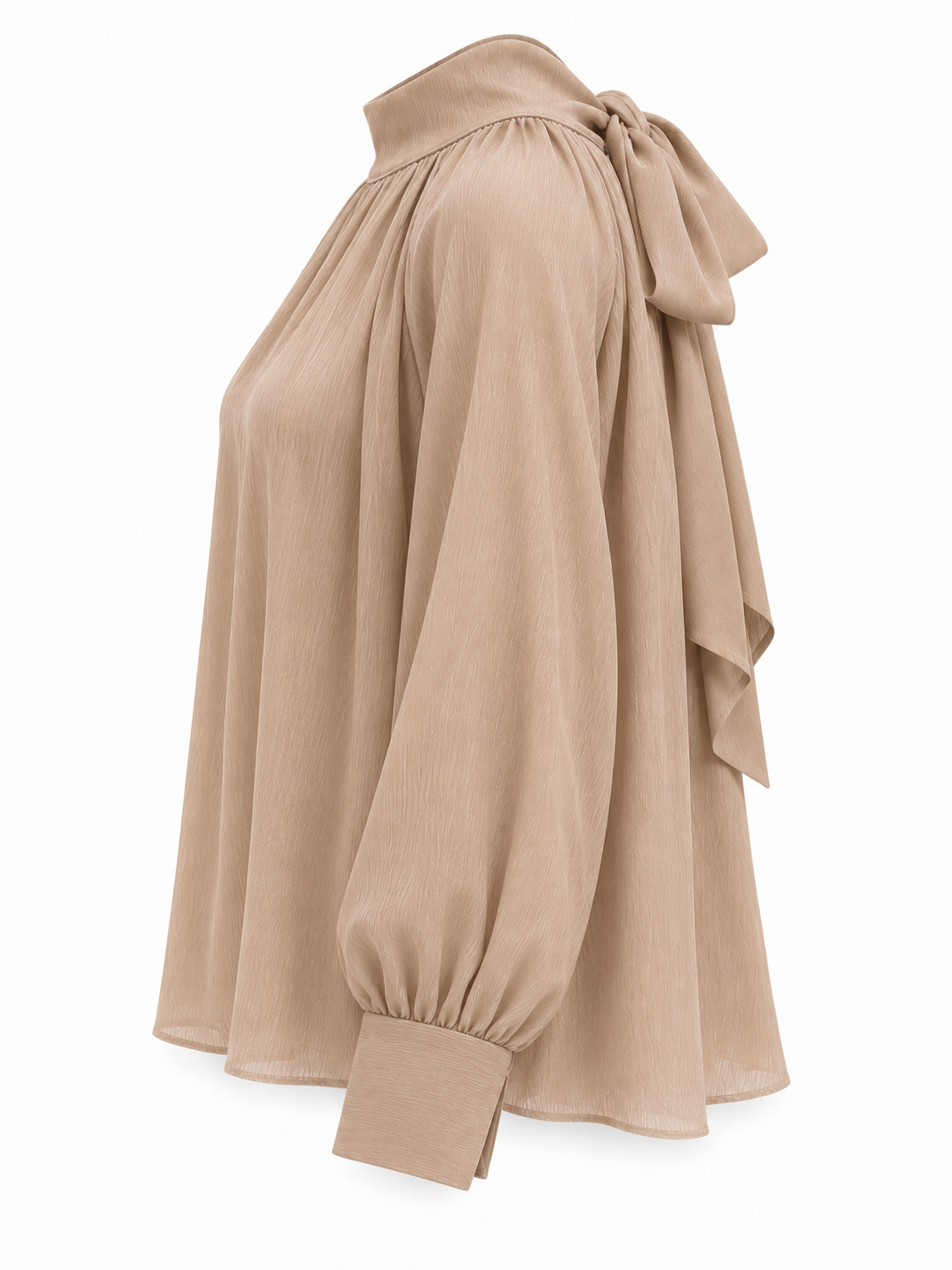 Blusa de cuello alto con lazo trasero beige — lateral-2