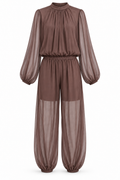 Conjunto marrón con mangas transparentes y pantalón con forro corto — frente