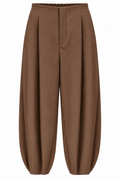 Pantalón marrón holgado con cintura elástica — frente