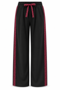 Pantalón negro con encaje granate, vista frontal